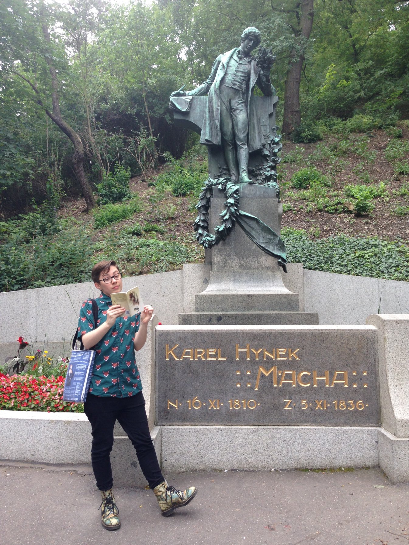 The author reading May in front of a statue of Czech author Mácha.